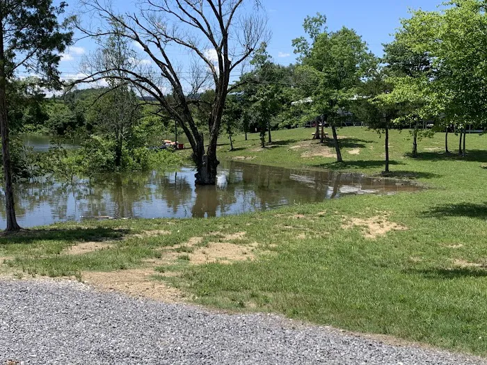 Webb's Lakefront Campground Picture 2