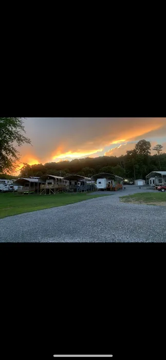 Webb's Lakefront Campground Picture 7