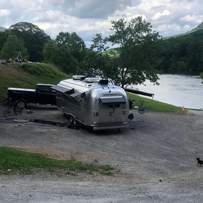 River Life RV Resort Picture 4