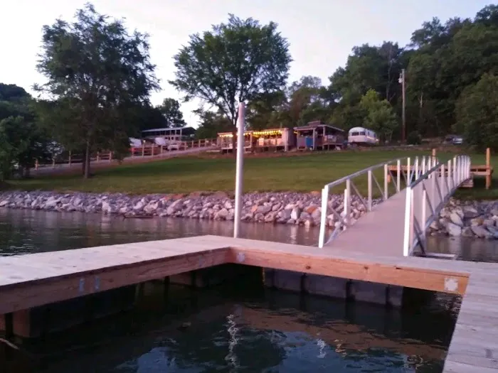 Douglas Driftwood Lakefront Campground RV Park Picture 1