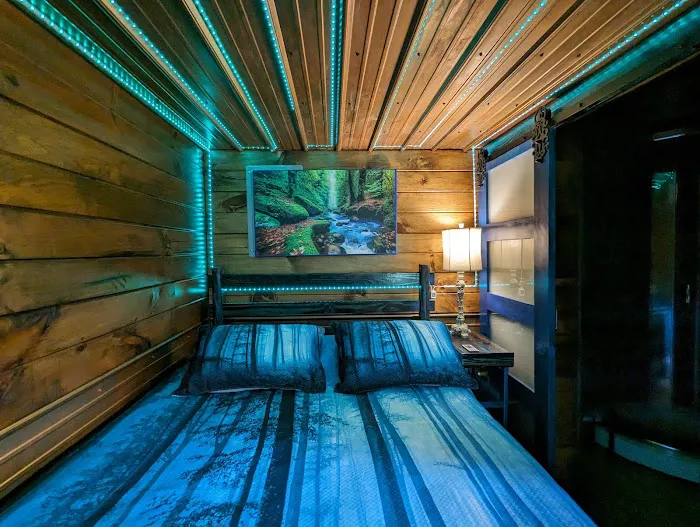Fireglow Forest Riverside Cabin Rentals Picture 4