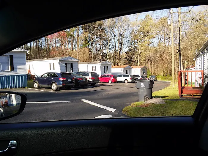 Lithia Mobile Home Park Picture 3
