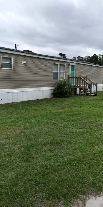 Hill's Mobile Homes & Apartments Picture 2