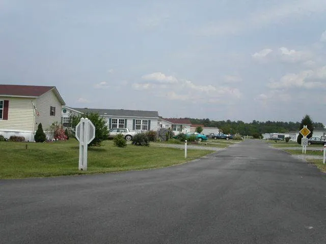 Twin Ponds Mobile Home Park Picture 4