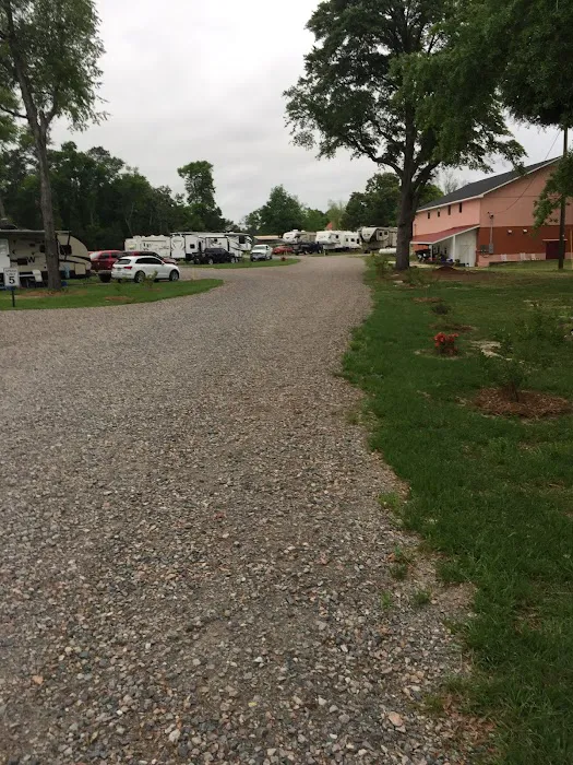 Whispering Oaks RV Park Picture 8