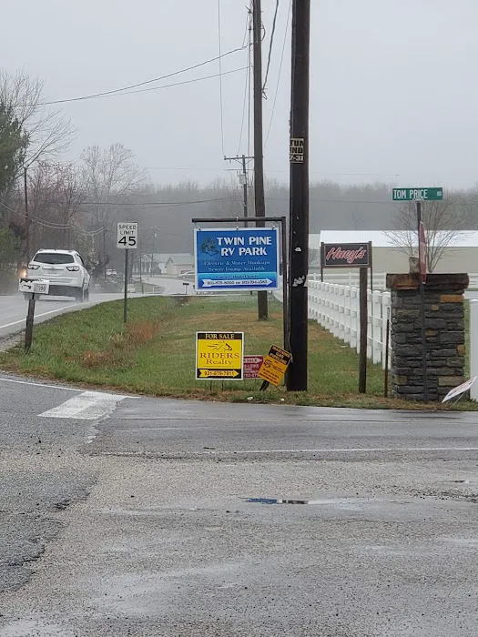Twin Pine RV Park Picture 3