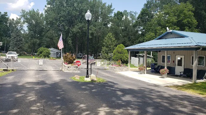 JT'S Lakeside Campground Picture 5