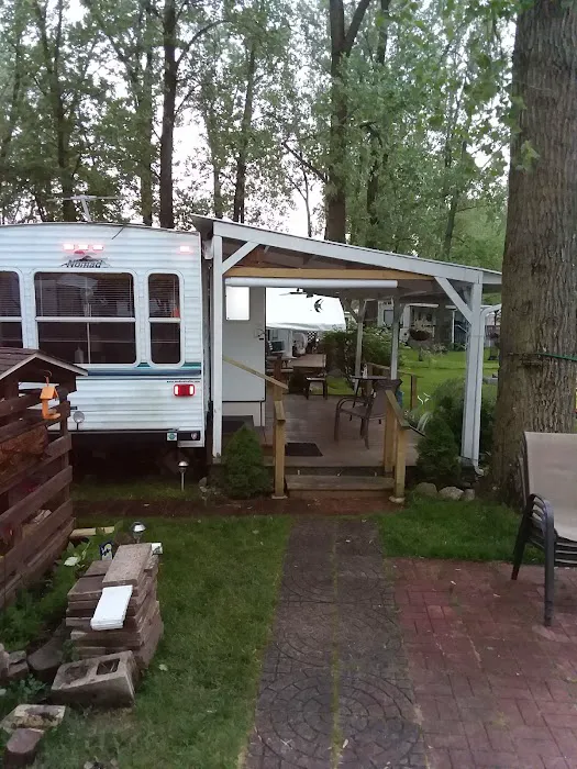 JT'S Lakeside Campground Picture 10