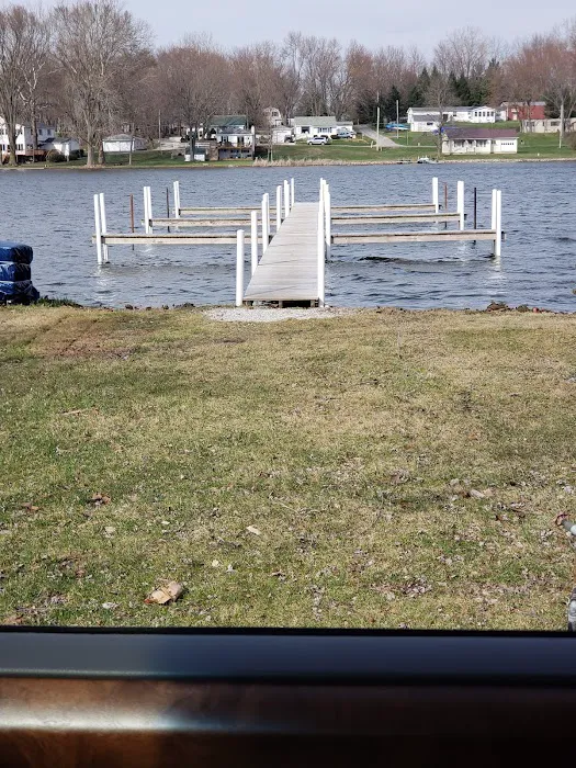 JT'S Lakeside Campground Picture 3