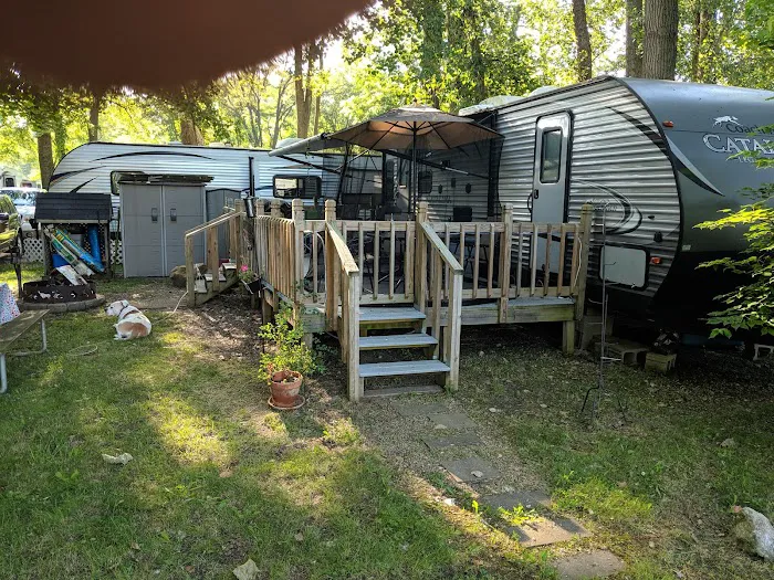 JT'S Lakeside Campground Picture 8
