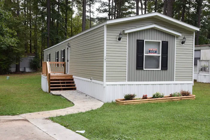 South Hampton Manufactured Home Community Picture 6