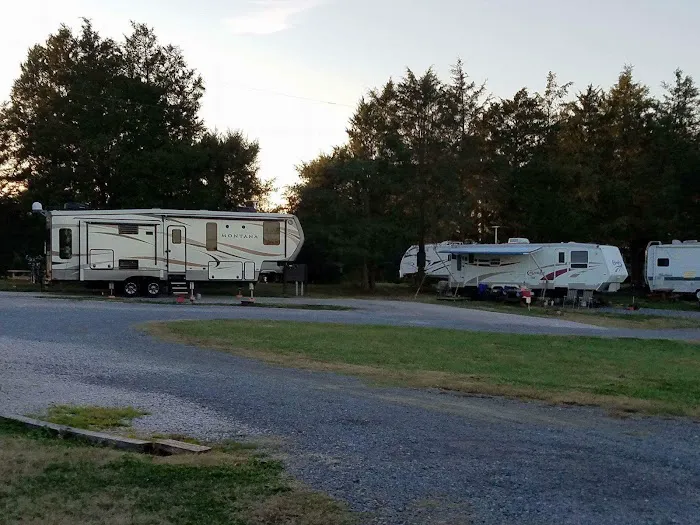 Pond View Campground Picture 2