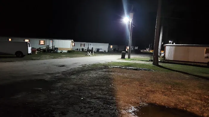 Azalea Mobile Home Court Picture 3