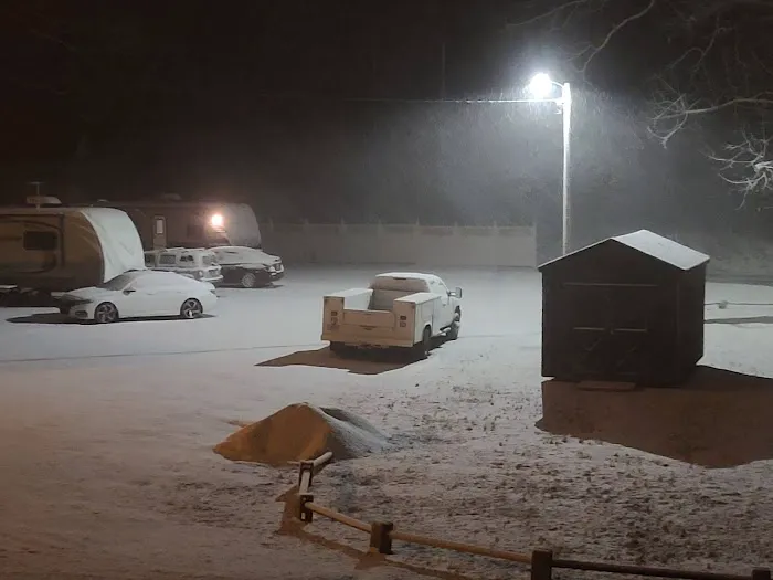 Three Oaks RV Park Picture 4