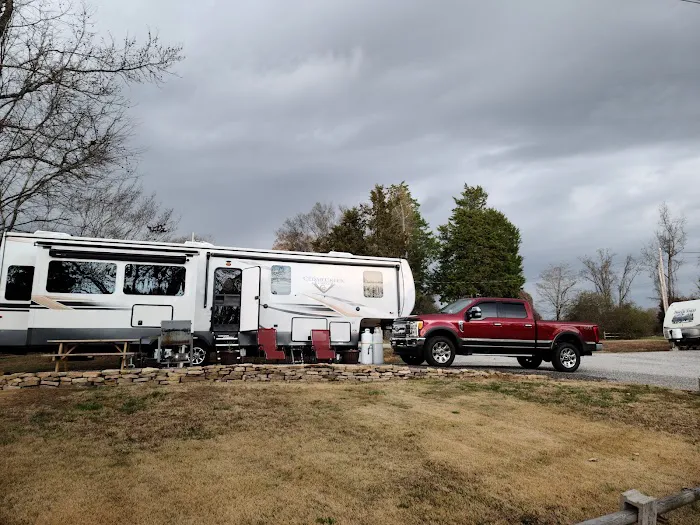 Three Oaks RV Park Picture 3