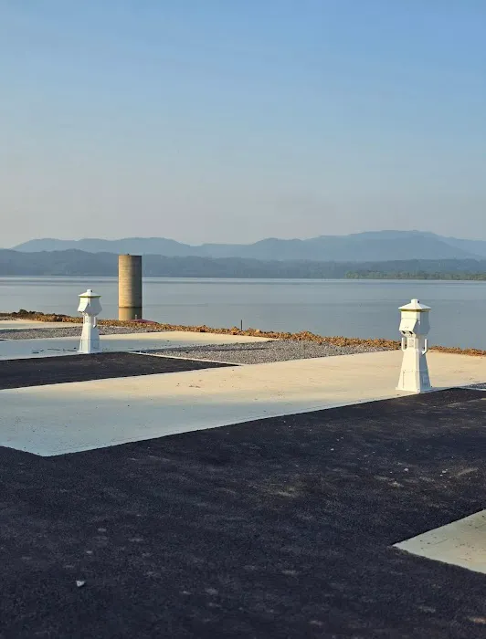 Water's Edge RV Park & Resort Picture 2