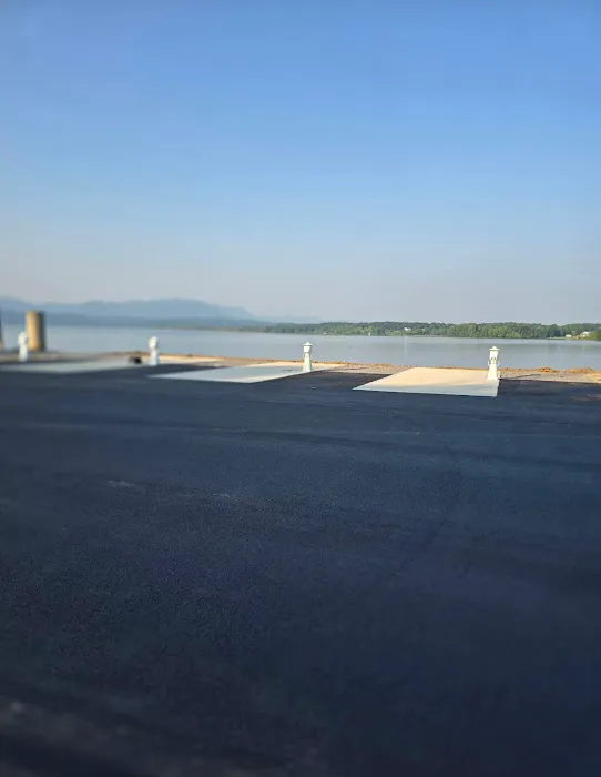 Water's Edge RV Park & Resort Picture 1