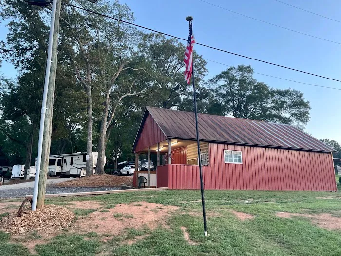 Red Oaks RV Park Picture 8
