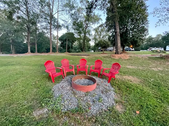 Red Oaks RV Park Picture 4