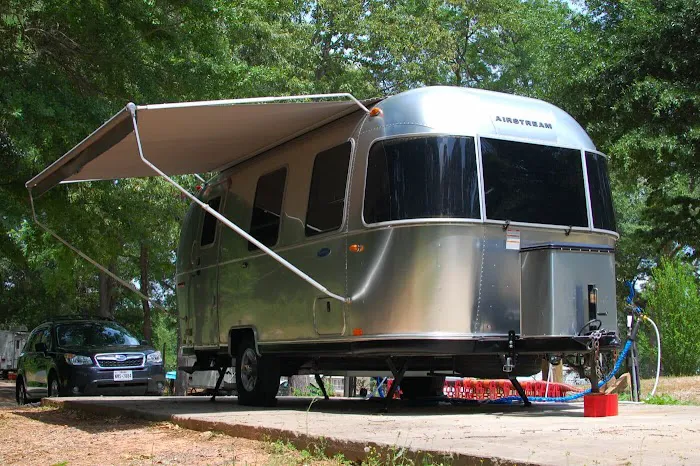 Red Oaks RV Park Picture 7