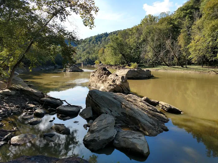 Bee Rock / Rockcastle Rapids Trail Head Picture 1