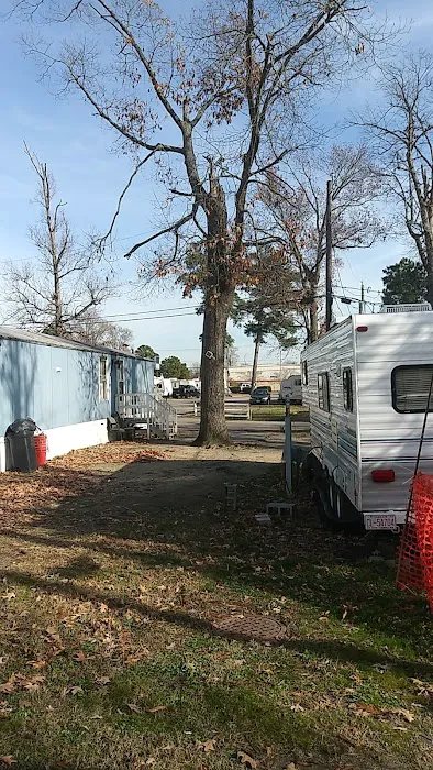 Davis Mobile Home & RV Park Picture 10