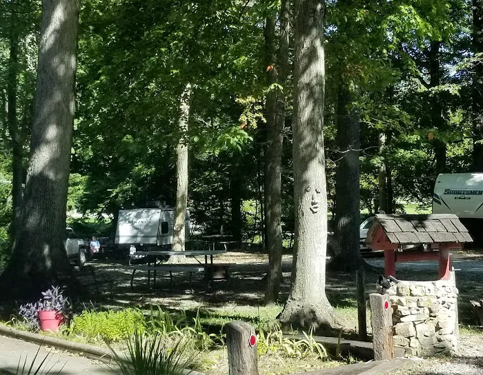 Elizabethtown Crossroads RV Park & Campgrounds - Getaway Retreats Picture 4