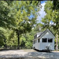 Water's Edge Living RV Park & Tiny Home Village ico