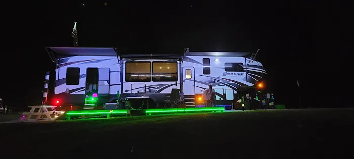 Pine Lakes RV Park Picture 9