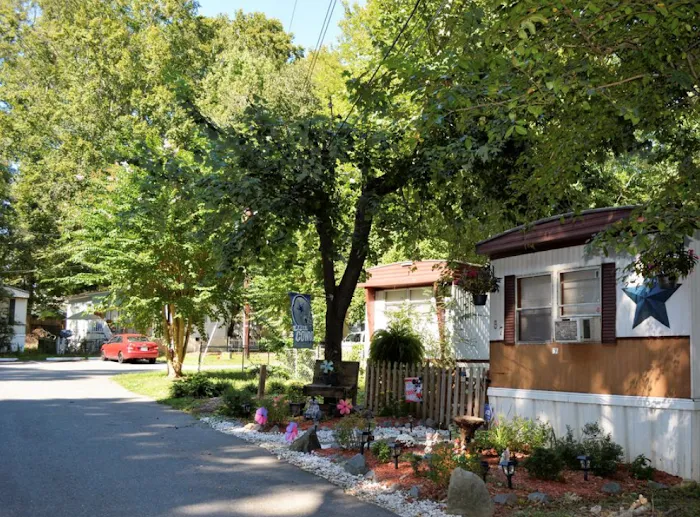 Heritage Mobile Home Park Picture 3