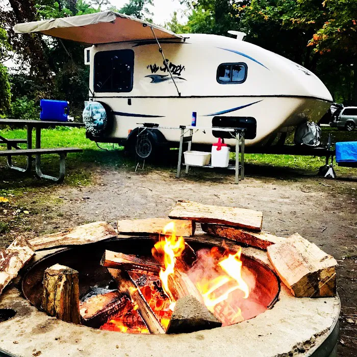 Snoozy II Campers Picture 4