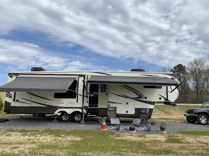 Base Camp RV Park Picture 5