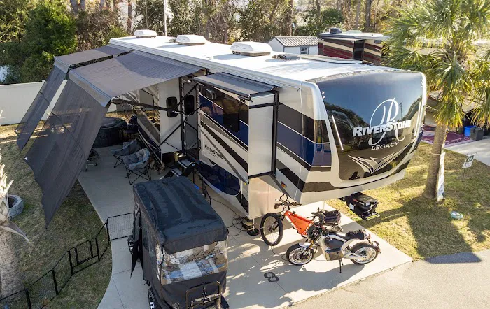 Barefoot RV Resort Picture 3