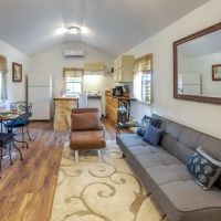 Redbud Acres Accommodations ico
