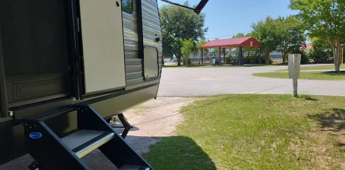 Barnyard RV Park Picture 1