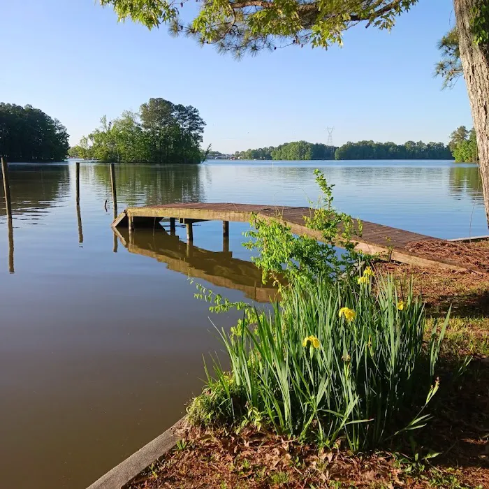 The Cove at Riverside RV Park Picture 9