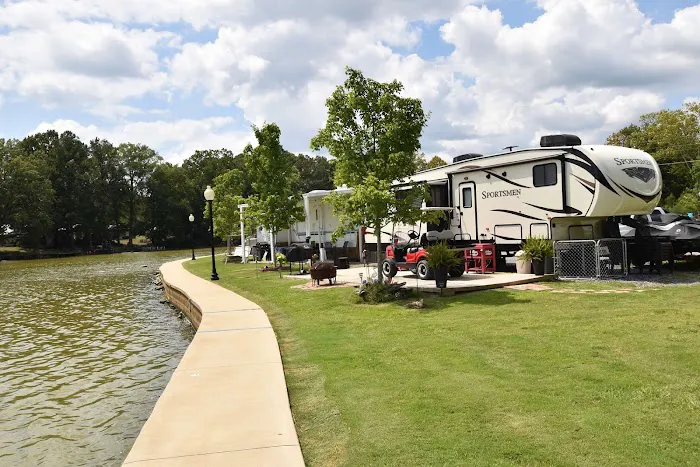 Curley's Cove RV Park Picture 1