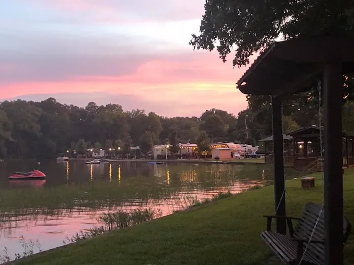 Curley's Cove RV Park Picture 4