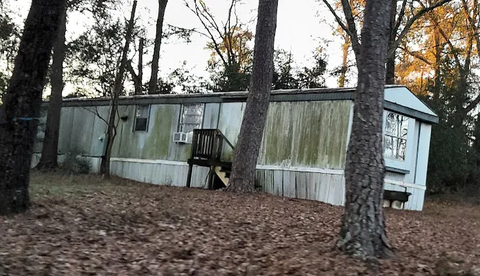 Emerald Mobile Home Park Picture 1