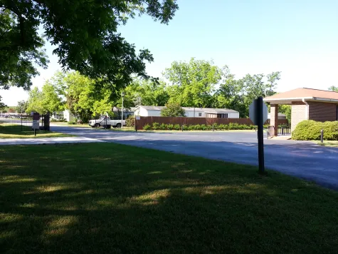 Kingsridge Mobile Home Park Picture 1
