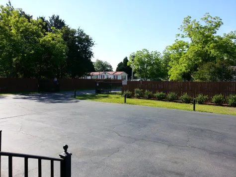 Kingsridge Mobile Home Park Picture 3