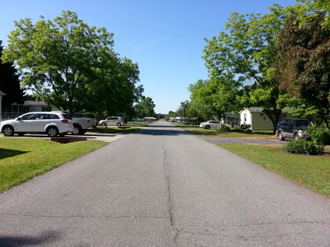 Kingsridge Mobile Home Park Picture 4