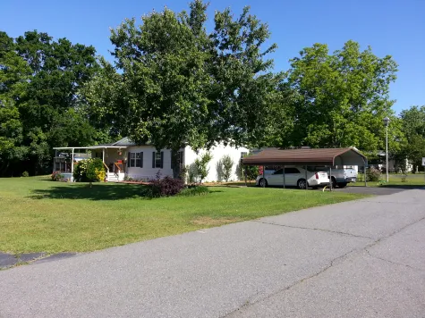 Kingsridge Mobile Home Park Picture 9