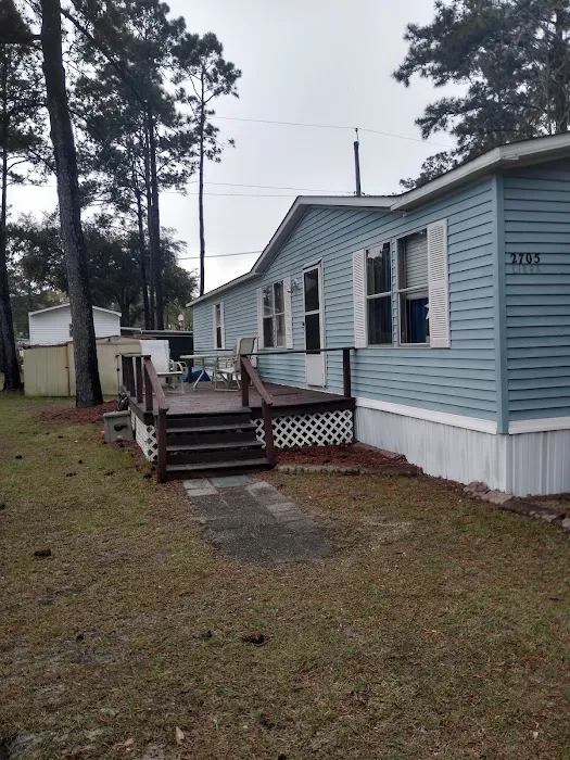 Crystal Lake Mobile Home Village Picture 4