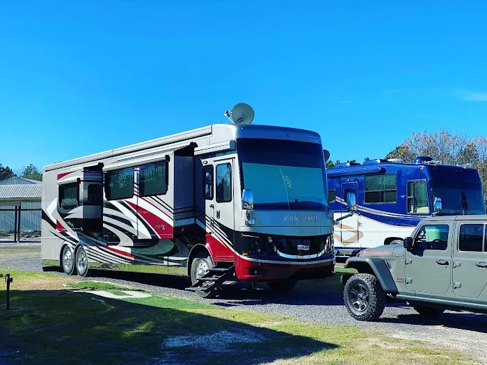 Big Rig Friendly RV Resort Picture 2