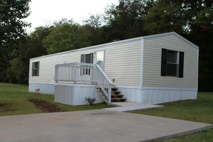Graceland Mobile Home Estates Picture 2