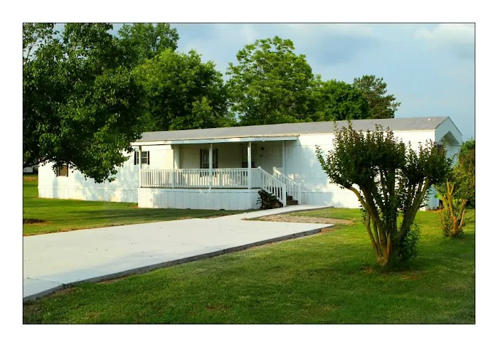 Graceland Mobile Home Estates Picture 1