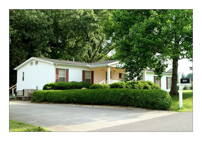 Graceland Mobile Home Estates Picture 5