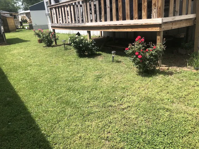 A & L Mobile Home Village Picture 1