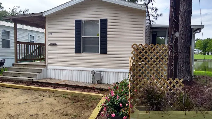 Pirate Cove Mobile Home Park Picture 5